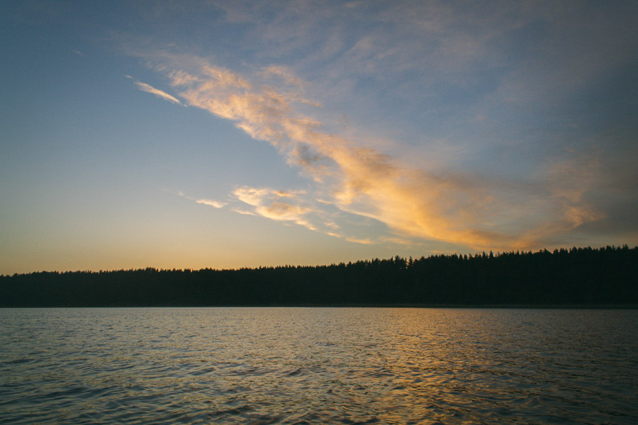 озеро селигер на закате